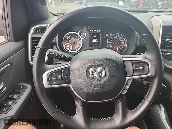2022 Ram 1500 Big Horn z VIN 1C6RRFFG7NN179014, wystawiony jako IAAI lot #42526383 z przebiegiem 84 273 mil mil oraz . Historia ofert i sprzedaży dostępna na DreamBid. Obrazek 12.