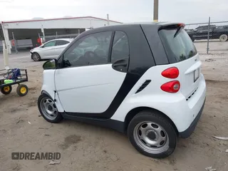2009 Smart fortwo Pure z VIN WMEEJ31X39K314325, wystawiony jako IAAI lot #41607981 z przebiegiem 59 684 mil mil oraz . Historia ofert i sprzedaży dostępna na DreamBid. Obrazek 14.