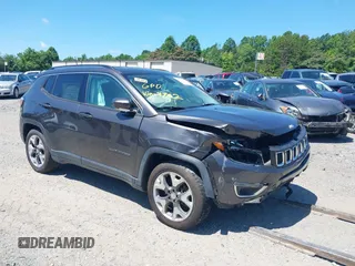 2020 Jeep Compass Limited z VIN 3C4NJCCB7LT114702, wystawiony jako IAAI lot #42536348 z przebiegiem 76 142 mil mil oraz . Historia ofert i sprzedaży dostępna na DreamBid. Obrazek 1.