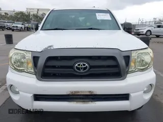2005 Toyota Tacoma z VIN 5TEUU42N35Z060609, wystawiony jako IAAI lot #42119427 z przebiegiem 245 280 mil mil oraz . Historia ofert i sprzedaży dostępna na DreamBid. Obrazek 13.