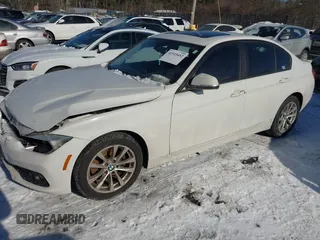 2016 BMW 3 Series 320i xDrive z VIN WBA8E5G59GNT93445, wystawiony jako IAAI lot #41515452 z przebiegiem 96 437 mil mil oraz . Historia ofert i sprzedaży dostępna na DreamBid. Obrazek 17.