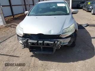 2014 Ford Focus SE with VIN 1FADP3F26EL270868, listed as a IAAI auction lot 41826493 with 164,595 mi miles. Bid and sale history available at carsss.com. Image 13.
