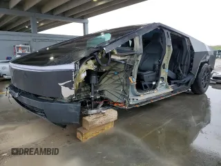 2024 Tesla Cybertruck z VIN 7G2CEHED2RA003418, wystawiony jako Copart lot #83414924 z przebiegiem Nie podano mil oraz Nie do naprawy • Non repairable. Historia ofert i sprzedaży dostępna na DreamBid. Obrazek 1.