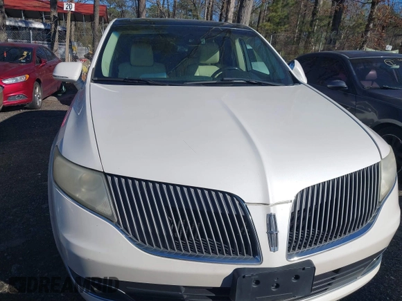 2014 Lincoln MKT EcoBoost z VIN 2LMHJ5ATXEBL53521, wystawiony jako IAAI lot #41581330 z przebiegiem 302 604 mil mil oraz . Historia ofert i sprzedaży dostępna na DreamBid. Obrazek 12.