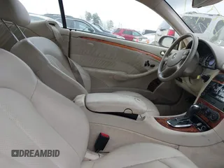 2005 Mercedes-Benz CLK 320 z VIN WDBTJ65J15F153987, wystawiony jako IAAI lot #41771112 z przebiegiem 208 754 mil mil oraz . Historia ofert i sprzedaży dostępna na DreamBid. Obrazek 5.