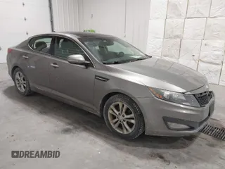 2013 Kia Optima EX z VIN 5XXGN4A79DG216940, wystawiony jako IAAI lot #41267701 z przebiegiem 227 946 mil mil oraz . Historia ofert i sprzedaży dostępna na DreamBid. Obrazek 1.