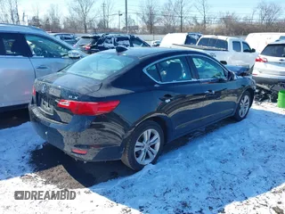 2013 Acura ILX with VIN 19VDE1F32DE015048, listed as a IAAI auction lot 41541956 with 92,403 mi miles. Bid and sale history available at carsss.com. Image 4.