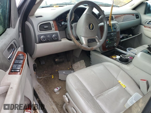 2013 Chevrolet Tahoe LT z VIN 1GNSKBE09DR236064, wystawiony jako Copart lot #47966825 z przebiegiem 172 027 mil mil oraz Szkoda całkowita • Salvage title. Historia ofert i sprzedaży dostępna na DreamBid. Obrazek 8.