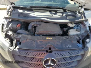 2016 Mercedes-Benz Metris Cargo z VIN WD3PG2EA5G3090076, wystawiony jako Copart lot #47496835 z przebiegiem 109 989 mil mil oraz Szkoda całkowita • Salvage title. Historia ofert i sprzedaży dostępna na DreamBid. Obrazek 11.
