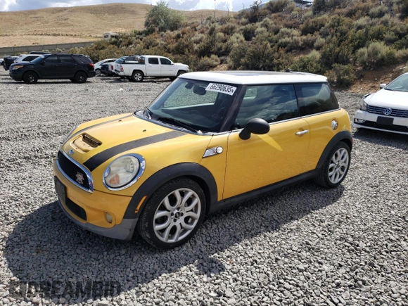 2008 MINI Hardtop S z VIN WMWMF735X8TV34162, wystawiony jako Copart lot #66290635 z przebiegiem 107 980 mil mil oraz Czysty tytuł • Clean title. Historia ofert i sprzedaży dostępna na DreamBid. Obrazek 1.