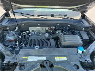 2023 Volkswagen Atlas SE z VIN 1V2HR2CA5PC526012, wystawiony jako IAAI lot #42796408 z przebiegiem 41 216 mil mil oraz . Historia ofert i sprzedaży dostępna na DreamBid. Obrazek 2.