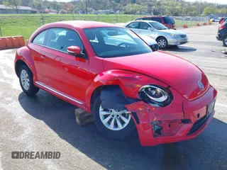 2019 Volkswagen Beetle S с VIN 3VWFD7AT8KM720868, выставлен на аукционе IAAI как лот 41952612 с пробегом 39 507 миль миль и . История ставок и продаж доступна на DreamBid. Изображение 1.