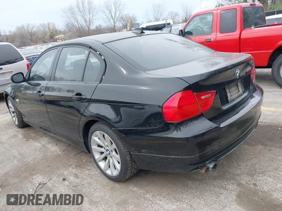 2011 BMW 3 Series 328i xDrive with VIN WBAPK7C55BA772321, listed as a IAAI auction lot 41873123 with 95,500 mi miles. Bid and sale history available at carsss.com. Image 3.