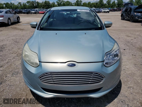 2013 Ford Focus Electric z VIN 1FADP3R44DL251179, wystawiony jako Copart lot #56572595 z przebiegiem 49 705 mil mil oraz Czysty tytuł • Clean title. Historia ofert i sprzedaży dostępna na DreamBid. Obrazek 5.