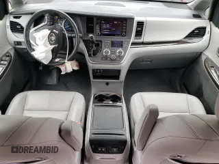 2020 Toyota Sienna XLE with VIN 5TDDZ3DC2LS238429, listed as a Copart auction lot 52625165 with 117,040 mi miles and Salvage Title. Bid and sale history available at carsss.com. Image 8.