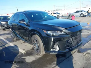 2024 Lexus RX 350 z VIN 2T2BAMBA4RC050742, wystawiony jako IAAI lot #41253698 z przebiegiem 1111 mil mil oraz . Historia ofert i sprzedaży dostępna na DreamBid. Obrazek 1.