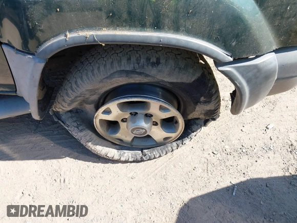 2000 Nissan Xterra XE with VIN 5N1ED28Y9YC565062, listed as a IAAI auction lot 40678721 with 300,967 mi miles and . Bid and sale history available at DreamBid. Image 6.