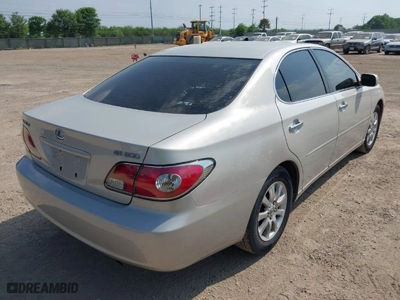 2002 Lexus ES 300 with VIN JTHBF30GX25023800, listed as a IAAI auction lot 41975860 with 212,282 mi miles. Bid and sale history available at carsss.com. Image 4.