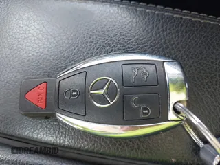 2013 Mercedes-Benz GLK GLK 350 with VIN WDCGG5HB9DG017089, listed as a IAAI auction lot 42144548 with 197,796 mi miles and . Bid and sale history available at carsss.com. Image 11.
