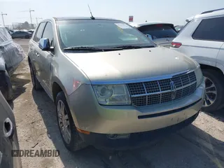 2010 Lincoln MKX z VIN 2LMDJ6JCXABJ17563, wystawiony jako IAAI lot #42161894 z przebiegiem 184 345 mil mil oraz . Historia ofert i sprzedaży dostępna na DreamBid. Obrazek 1.