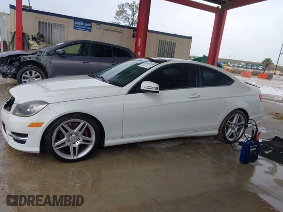 2012 Mercedes-Benz C 250 z VIN WDDGJ4HB9CF750304, wystawiony jako IAAI lot #42232200 z przebiegiem 191 463 mil mil oraz . Historia ofert i sprzedaży dostępna na DreamBid. Obrazek 14.