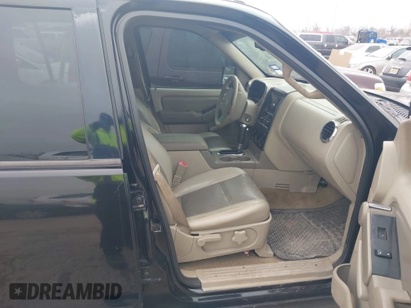 2007 Ford Explorer XLT with VIN 1FMEU63E17UB00742, listed as a IAAI auction lot 41436862 with 316,713 mi miles. Bid and sale history available at carsss.com. Image 5.