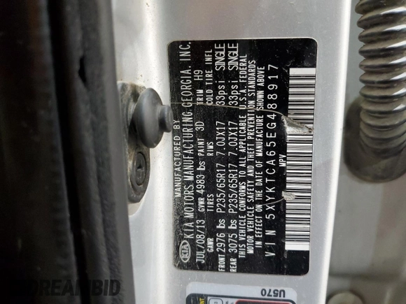 2014 Kia Sorento LX z VIN 5XYKTCA65EG488917, wystawiony jako Copart lot #57613445 z przebiegiem 180 621 mil mil oraz Szkoda całkowita • Salvage title. Historia ofert i sprzedaży dostępna na DreamBid. Obrazek 13.