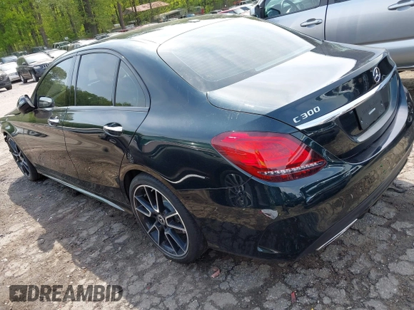 2019 Mercedes-Benz C 300 z VIN 55SWF8DB9KU321914, wystawiony jako IAAI lot #42032140 z przebiegiem 84 967 mil mil oraz . Historia ofert i sprzedaży dostępna na DreamBid. Obrazek 3.