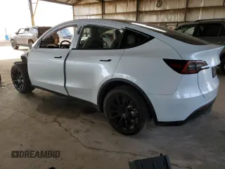 2024 Tesla Model Y Long Range z VIN 7SAYGDEE7RA217991, wystawiony jako Copart lot #50885695 z przebiegiem Nie podano mil oraz Szkoda całkowita • Salvage title. Historia ofert i sprzedaży dostępna na DreamBid. Obrazek 2.