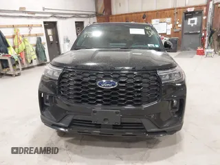 2025 Ford Explorer ST-Line z VIN 1FMUK8KH5SGA50542, wystawiony jako IAAI lot #42023496 z przebiegiem 8 419 mil mil oraz . Historia ofert i sprzedaży dostępna na DreamBid. Obrazek 13.