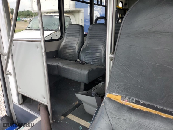 2015 Ford Econoline Commercial Cutaway with VIN 1FDEE3FL8FDA16096, listed as a Copart auction lot 68646434 with 243,644 mi miles and Salvage Title. Bid and sale history available at carsss.com. Image 11.