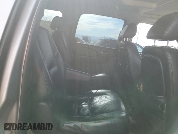 2009 GMC Yukon XL z VIN 1GKFC06279R255624, wystawiony jako Copart lot #49852455 z przebiegiem 236 322 mil mil oraz Szkoda całkowita • Salvage title. Historia ofert i sprzedaży dostępna na DreamBid. Obrazek 11.