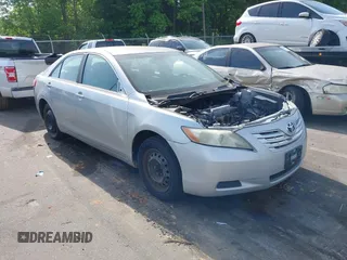 2007 Toyota Camry CE z VIN 4T1BE46K17U574762, wystawiony jako IAAI lot #42173595 z przebiegiem 206 843 mil mil oraz . Historia ofert i sprzedaży dostępna na DreamBid. Obrazek 1.