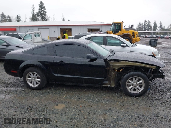 2007 Ford Mustang Deluxe with VIN 1ZVFT80N275285564, listed as a IAAI auction lot 41980104 with 111,665 mi miles. Bid and sale history available at carsss.com. Image 14.