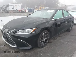 2023 Lexus ES 300h z VIN 58ADA1C15PU029137, wystawiony jako IAAI lot #41462055 z przebiegiem 25 120 mil mil oraz . Historia ofert i sprzedaży dostępna na DreamBid. Obrazek 2.