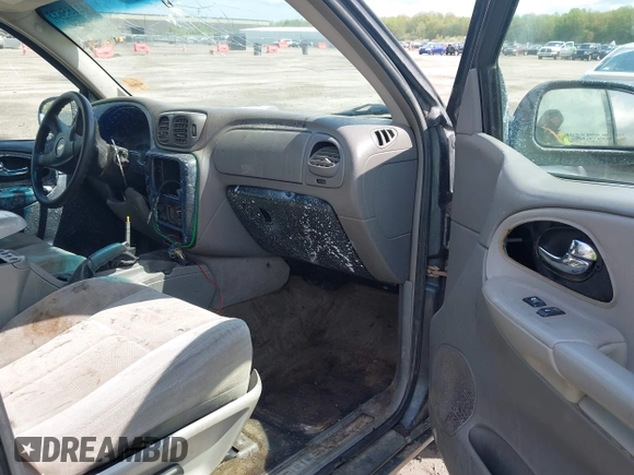 2005 Chevrolet TrailBlazer LT with VIN 1GNDT13S552269402, listed as a IAAI auction lot 42155633 with 242,288 mi miles and . Bid and sale history available at DreamBid. Image 5.