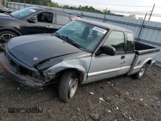 1994 GMC Sonoma with VIN 1GTCS19Z4RK505197, listed as a Copart auction lot 70470204 with 425,937 mi miles and Non Repairable. Bid and sale history available at carsss.com. Image 1.