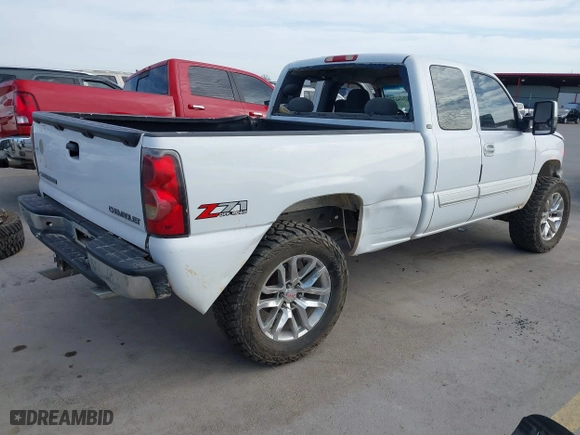 2003 Chevrolet Silverado 1500 LT with VIN 1GCEK19T43E337975, listed as a IAAI auction lot 41728590 with 237,476 mi miles. Bid and sale history available at carsss.com. Image 4.