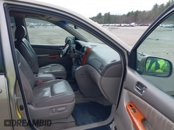 2006 Toyota Sienna XLE with VIN 5TDZA22C16S444422, listed as a IAAI auction lot 42010762 with 186,623 mi miles. Bid and sale history available at carsss.com. Image 5.