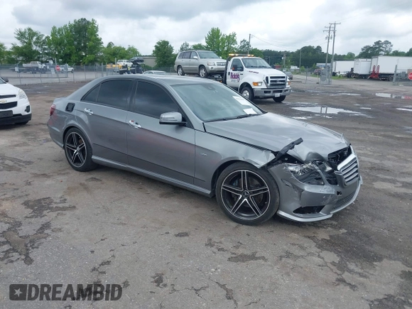 2012 Mercedes-Benz E 350 Luxury z VIN WDDHF8JB5CA601960, wystawiony jako IAAI lot #42274484 z przebiegiem 223 569 mil mil oraz . Historia ofert i sprzedaży dostępna na DreamBid. Obrazek 1.