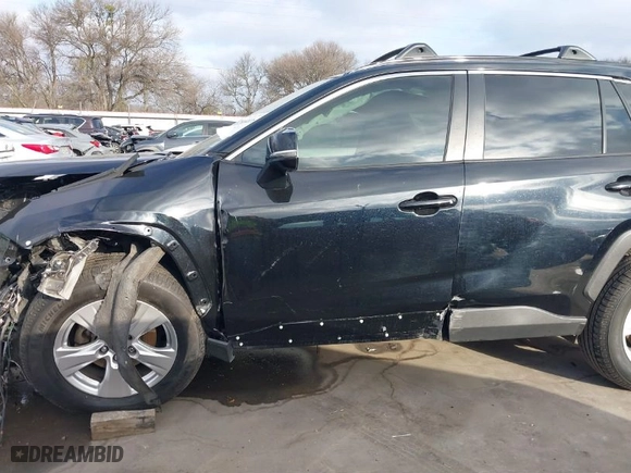 2019 Toyota RAV4 XLE with VIN JTMW1RFV4KJ012096, listed as a IAAI auction lot 41521173 with NaN miles. Bid and sale history available at carsss.com. Image 19.