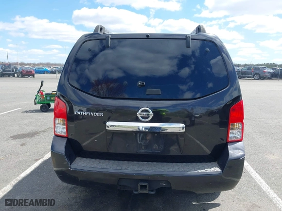 2011 Nissan Pathfinder LE with VIN 5N1AR1NB1BC601571, listed as a IAAI auction lot 41981127 with 175,849 mi miles. Bid and sale history available at carsss.com. Image 14.