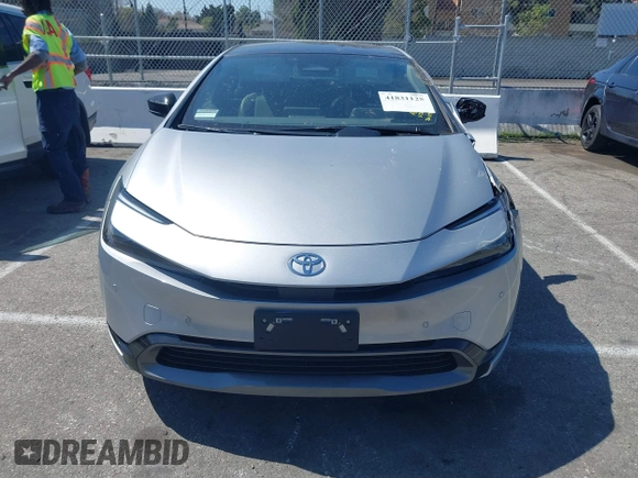 2025 Toyota Prius LE with VIN JTDACAAU5S3050686, listed as a IAAI auction lot 41831125 with 522 mi miles. Bid and sale history available at carsss.com. Image 12.