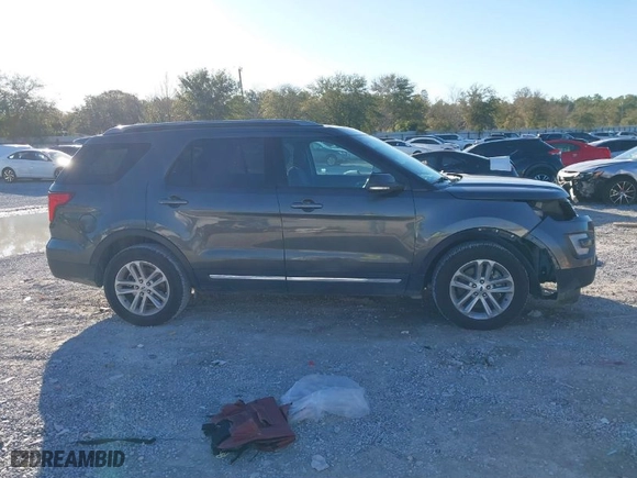 2017 Ford Explorer XLT with VIN 1FM5K7D85HGD15836, listed as a IAAI auction lot 41725730 with 122,073 mi miles. Bid and sale history available at carsss.com. Image 14.