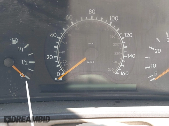 1999 Mercedes-Benz E-Class with VIN WDBJH65F7XA787254, listed as a IAAI auction lot 41884002 with 1 mi miles. Bid and sale history available at carsss.com. Image 7.