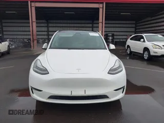 2020 Tesla Model Y Long Range z VIN 5YJYGDEE3LF043800, wystawiony jako IAAI lot #41590220 z przebiegiem 62 341 mil mil oraz . Historia ofert i sprzedaży dostępna na DreamBid. Obrazek 13.