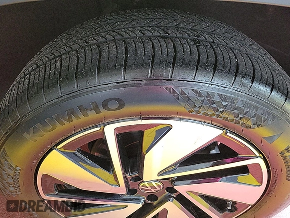 2024 Volkswagen Atlas SE z VIN 1V2HR2CA7RC575005, wystawiony jako IAAI lot #42843918 z przebiegiem 14 322 mil mil oraz . Historia ofert i sprzedaży dostępna na DreamBid. Obrazek 11.