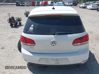 2013 Volkswagen GTI Driver's Edition z VIN WVWHV7AJ2DW135293, wystawiony jako IAAI lot #42054437 z przebiegiem 134 795 mil mil oraz . Historia ofert i sprzedaży dostępna na DreamBid. Obrazek 16.