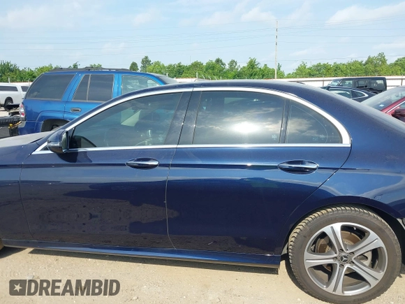 2018 Mercedes-Benz E 300 with VIN WDDZF4JB6JA376412, listed as a IAAI auction lot 42298940 with 59,973 mi miles and . Bid and sale history available at DreamBid. Image 15.