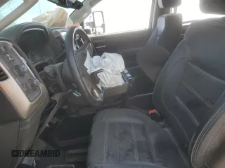 2019 GMC Sierra 3500HD Denali z VIN 1GT42WEY6KF163720, wystawiony jako Copart lot #56526725 z przebiegiem Nie podano mil oraz Szkody całkowita. Historia ofert i sprzedaży dostępna na DreamBid. Obrazek 7.